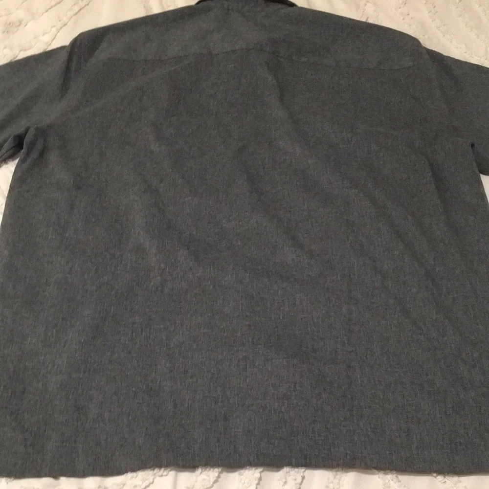 Men's Short-Sleeve Button-Up Shirt — Charcoal Gray - Picture 5 of 5